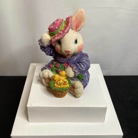 Resin Rabbit - Picture 1 of 4